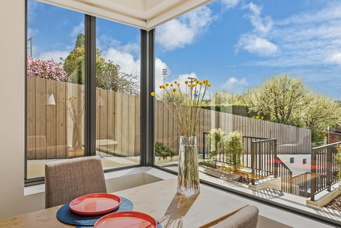 110 Hampden Apartments - Kawana Tourism 6
