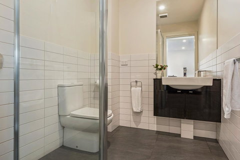 110 Hampden Apartments - Kawana Tourism 21