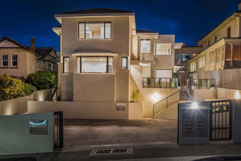 110 Hampden Apartments - Kawana Tourism 18
