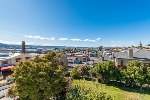 110 Hampden Apartments - Kawana Tourism 32