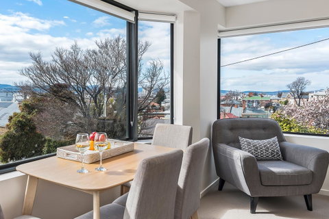 110 Hampden Apartments - Kawana Tourism 4