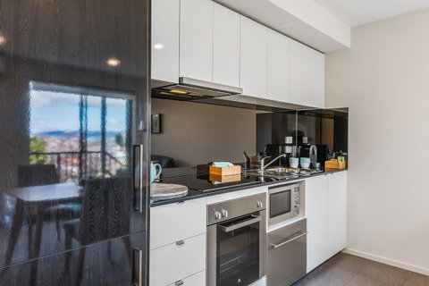 110 Hampden Apartments - Kawana Tourism 13