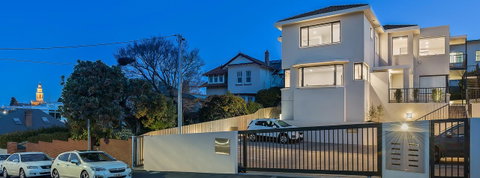 110 Hampden Apartments - Kawana Tourism 10
