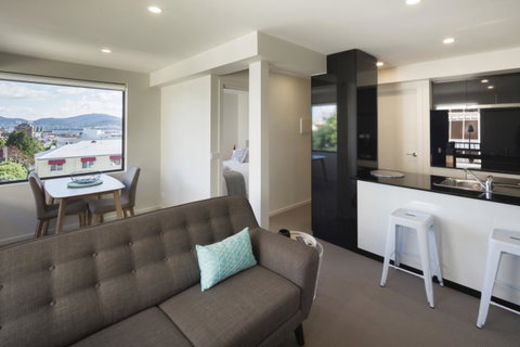 110 Hampden Apartments - Kawana Tourism 27