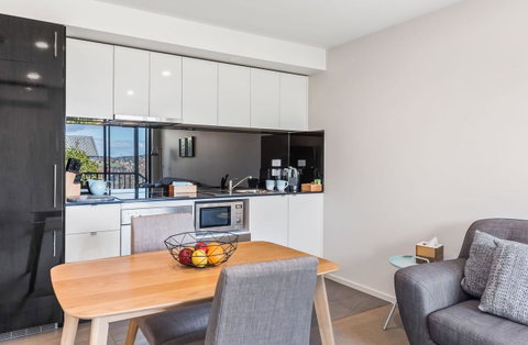 110 Hampden Apartments - Kawana Tourism 9
