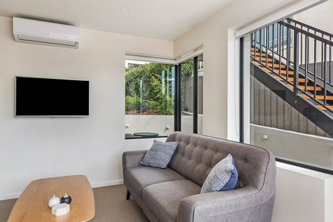110 Hampden Apartments - Kawana Tourism 7