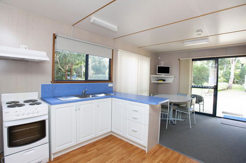 Seven Mile Beach Cabin And Caravan Park - Kawana Tourism 8