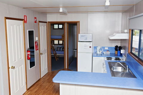 Seven Mile Beach Cabin And Caravan Park - Kawana Tourism 11