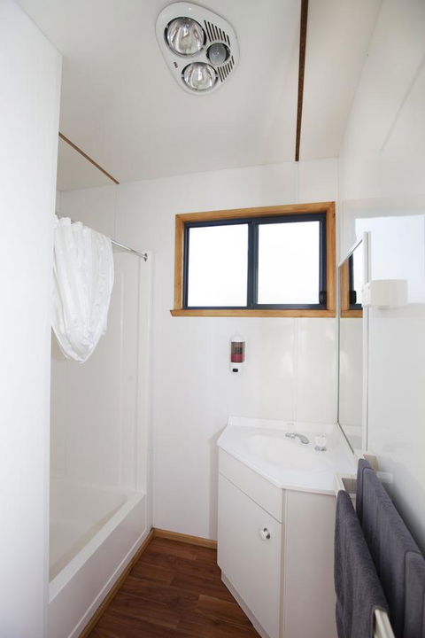 Seven Mile Beach Cabin And Caravan Park - Kawana Tourism 17