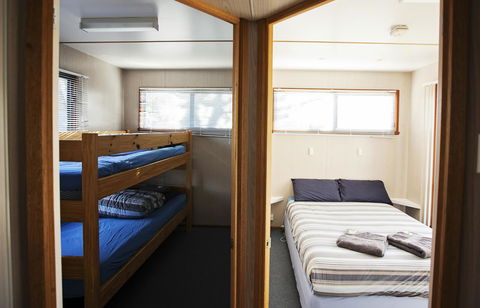 Seven Mile Beach Cabin And Caravan Park - Kawana Tourism 14
