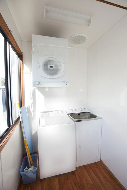 Seven Mile Beach Cabin And Caravan Park - Kawana Tourism 5