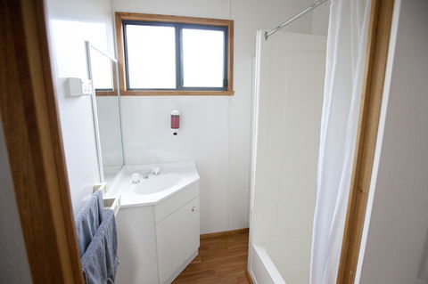Seven Mile Beach Cabin And Caravan Park - Kawana Tourism 10