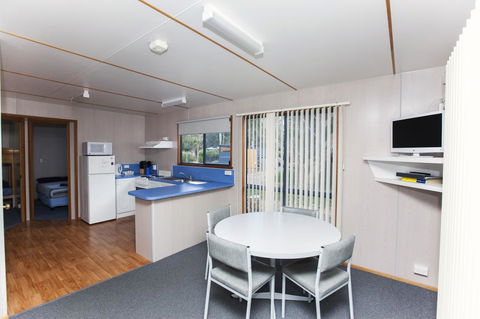 Seven Mile Beach Cabin And Caravan Park - Kawana Tourism 4