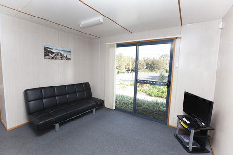 Seven Mile Beach Cabin And Caravan Park - Kawana Tourism 18