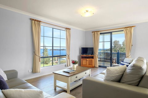 Omaroo Cottage Bruny Island - Kawana Tourism 1
