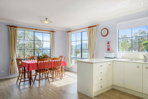 Omaroo Cottage Bruny Island - Kawana Tourism 6
