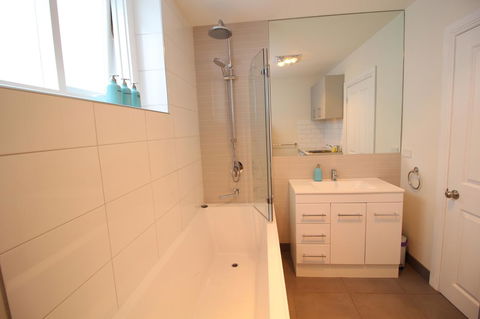 Trinity Hill Apartments - Kawana Tourism 22