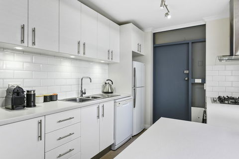 Trinity Hill Apartments - Kawana Tourism 7