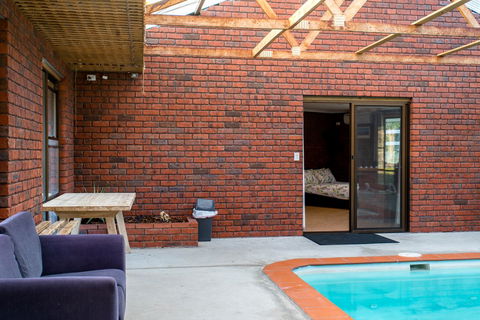 Acton Park Holiday Units - Kawana Tourism 18