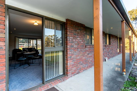 Acton Park Holiday Units - Kawana Tourism 2