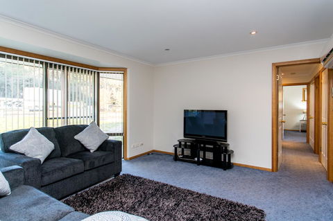 Acton Park Holiday Units - Kawana Tourism 8