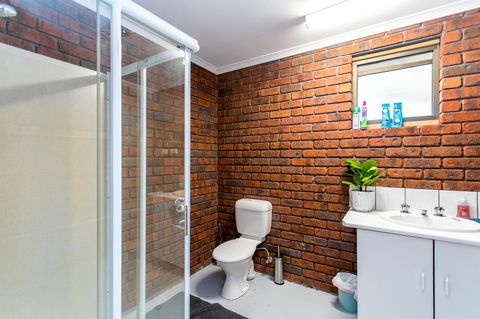 Acton Park Holiday Units - Kawana Tourism 14