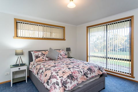 Acton Park Holiday Units - Kawana Tourism 7