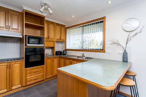 Acton Park Holiday Units - Kawana Tourism 9