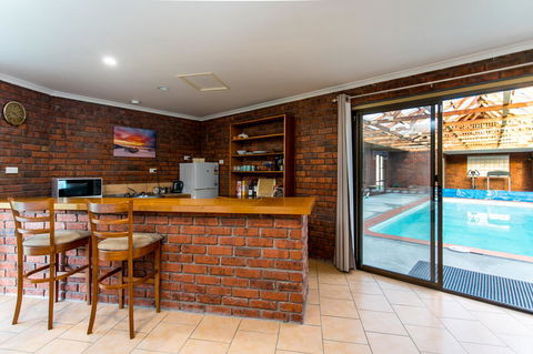 Acton Park Holiday Units - Kawana Tourism 12
