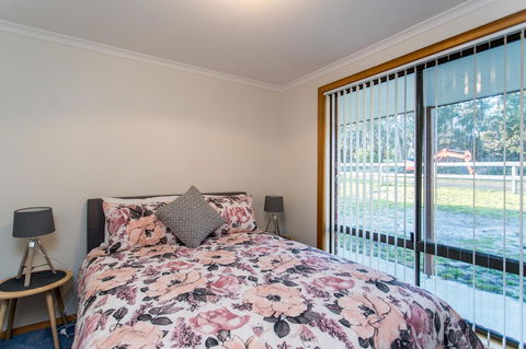 Acton Park Holiday Units - Kawana Tourism 4