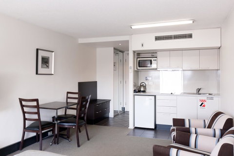 St Ives Apartments - Kawana Tourism 14