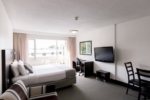 St Ives Apartments - Kawana Tourism 15