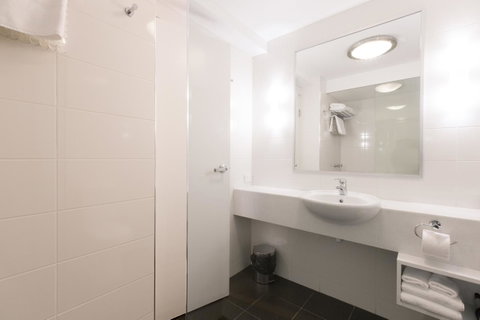 St Ives Apartments - Kawana Tourism 5