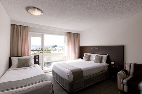 St Ives Apartments - Kawana Tourism 10