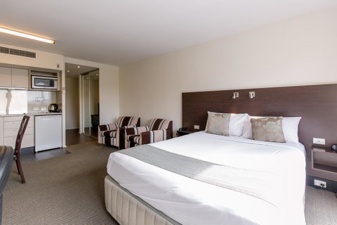 St Ives Apartments - Kawana Tourism 0