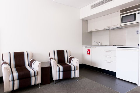 St Ives Apartments - Kawana Tourism 12