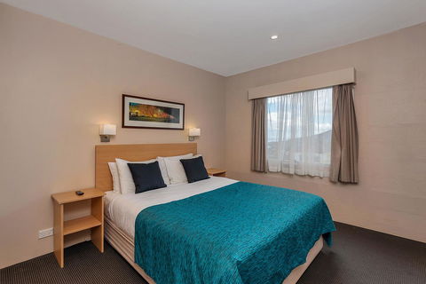 Bay View Villas - Kawana Tourism 4