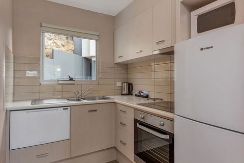 Bay View Villas - Kawana Tourism 5