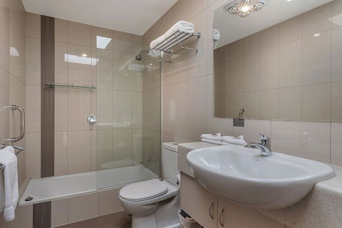 Bay View Villas - Kawana Tourism 25