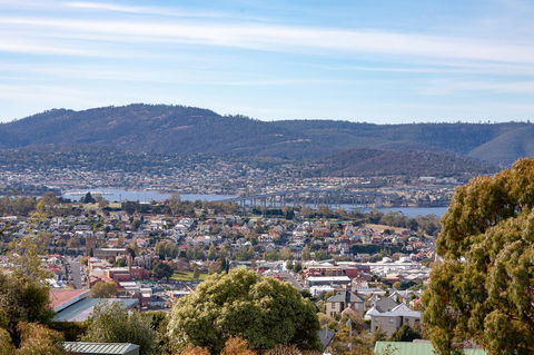 Bay View Villas - Kawana Tourism 11