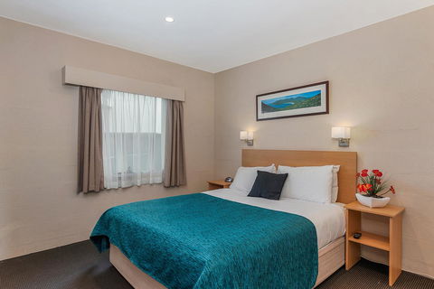 Bay View Villas - Kawana Tourism 43
