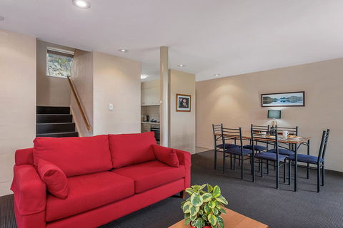 Bay View Villas - Kawana Tourism 6