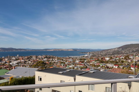 Bay View Villas - Kawana Tourism 14