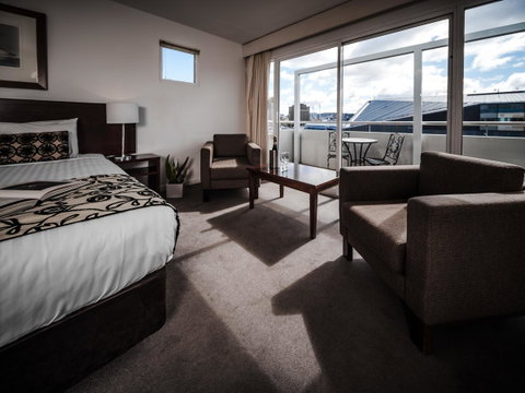Salamanca Suites - Kawana Tourism 0