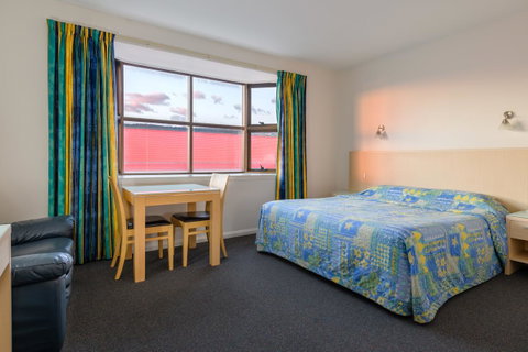 Mayfair Plaza Motel And Apartments - Kawana Tourism 11