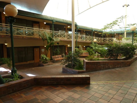 Mayfair Plaza Motel And Apartments - Kawana Tourism 14