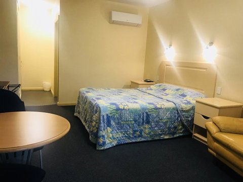 Mayfair Plaza Motel And Apartments - Kawana Tourism 7