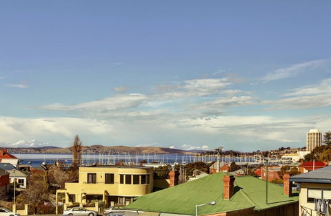 Mayfair Plaza Motel And Apartments - Kawana Tourism 1