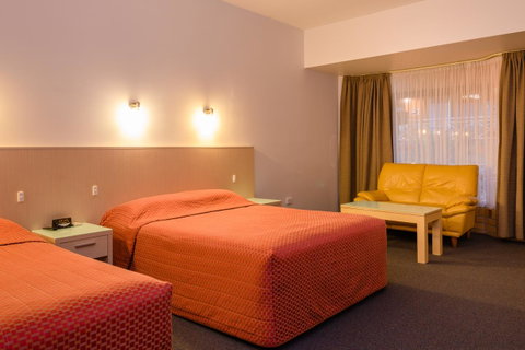 Mayfair Plaza Motel And Apartments - Kawana Tourism 4