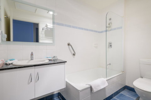 Mayfair Plaza Motel And Apartments - Kawana Tourism 8